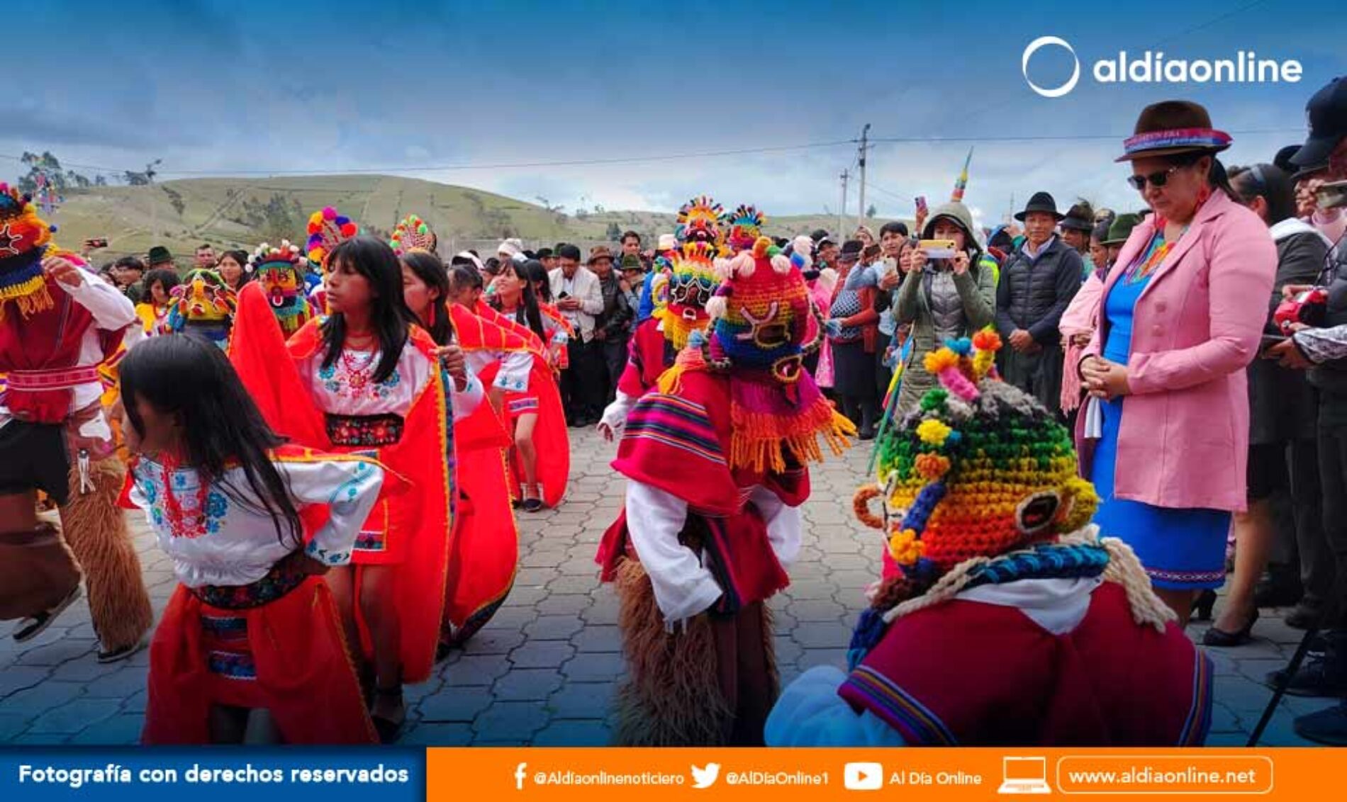ASFALTADO DE VÍA CRUZ LOMA-PUENTE DE LEITO EN SAQUISILÍ INAUGURÓ PREFECTURA DE COTOPAXI (VIDEO)