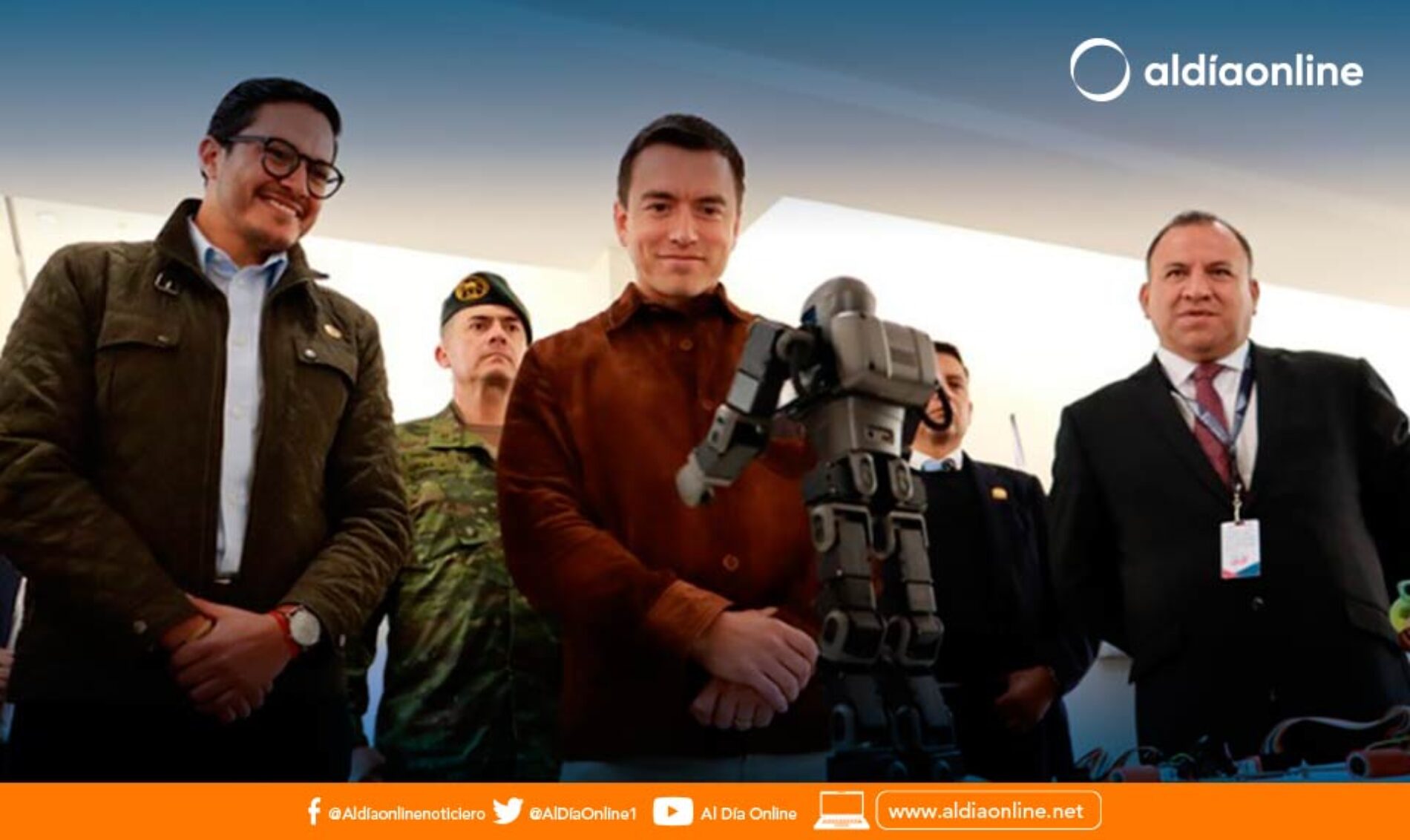 PRESIDENTE NOBOA ENTREGÓ BECAS A ESTUDIANTES  DEL INSTITUTO SUPERIOR TECNOLÓGICO COTOPAXI