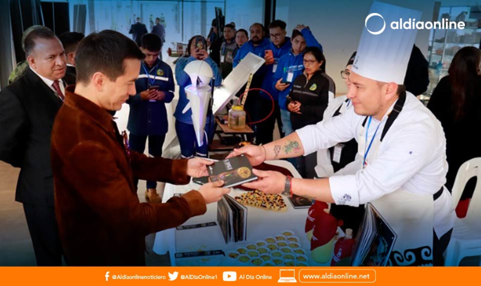 PRESIDENTE NOBOA ENTREGÓ BECAS A ESTUDIANTES  DEL INSTITUTO SUPERIOR TECNOLÓGICO COTOPAXI