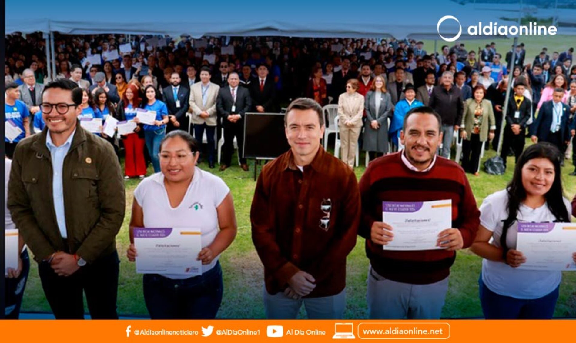 PRESIDENTE NOBOA ENTREGÓ BECAS A ESTUDIANTES  DEL INSTITUTO SUPERIOR TECNOLÓGICO COTOPAXI
