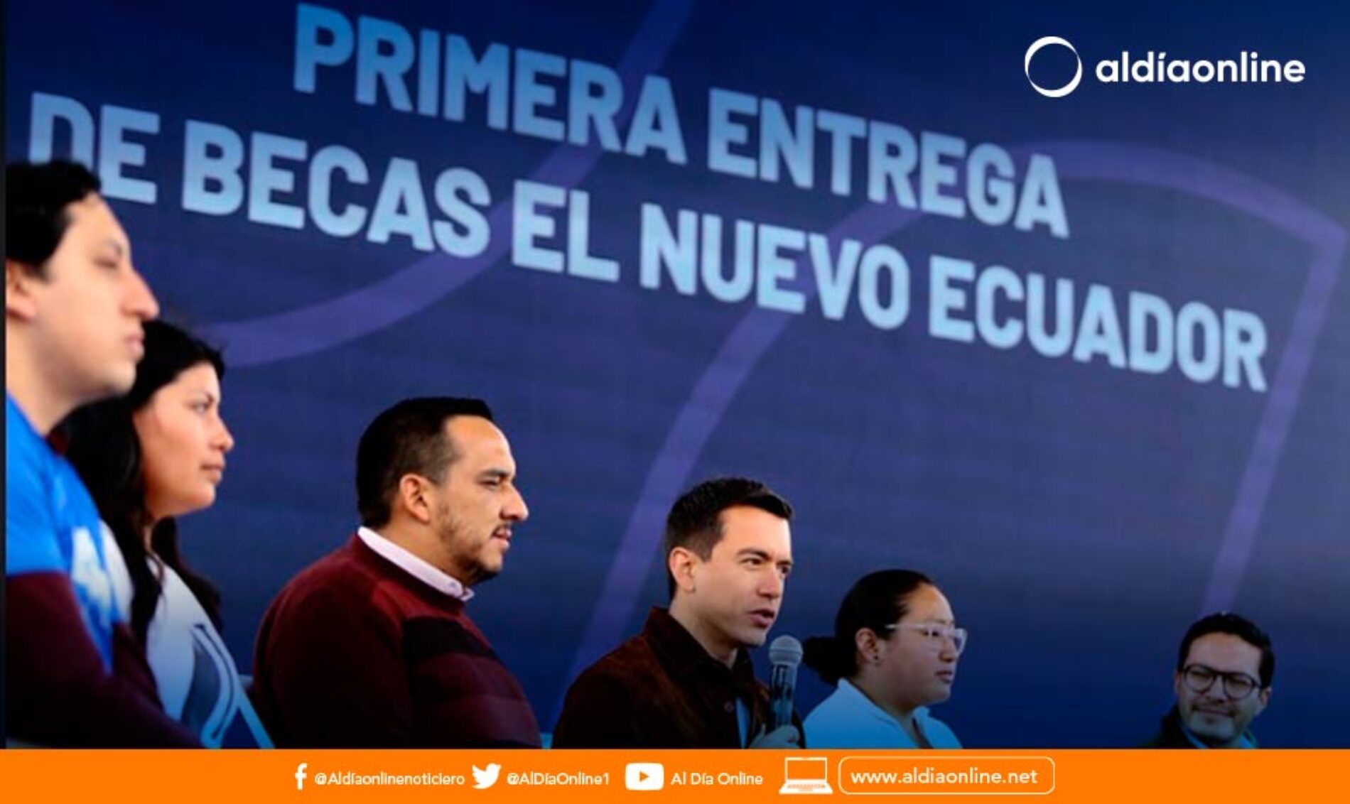 PRESIDENTE NOBOA ENTREGÓ BECAS A ESTUDIANTES  DEL INSTITUTO SUPERIOR TECNOLÓGICO COTOPAXI