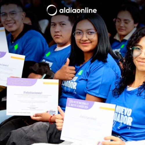 PRESIDENTE NOBOA ENTREGÓ BECAS A ESTUDIANTES  DEL INSTITUTO SUPERIOR TECNOLÓGICO COTOPAXI