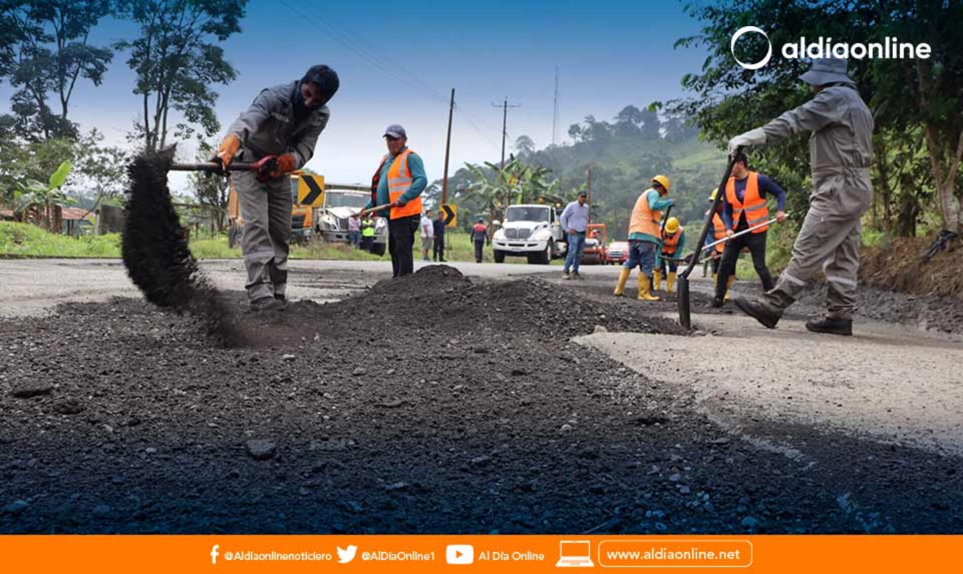 PREFECTURA, MTOP Y EMPRESA PRIVADA SPLENDOR TRABAJAN EN EL BACHEO DE LA VÍA E-30