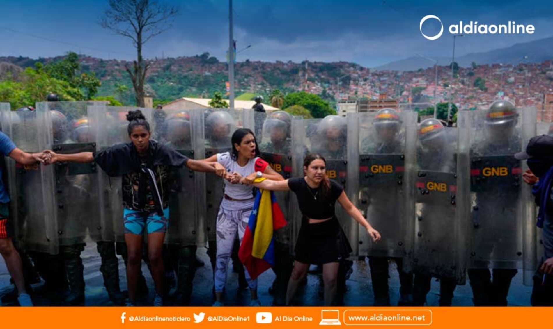 MILES DE PERSONAS PROTESTAN EN CARACAS CONTRA LA REELECCIÓN DE NICOLÁS MADURO