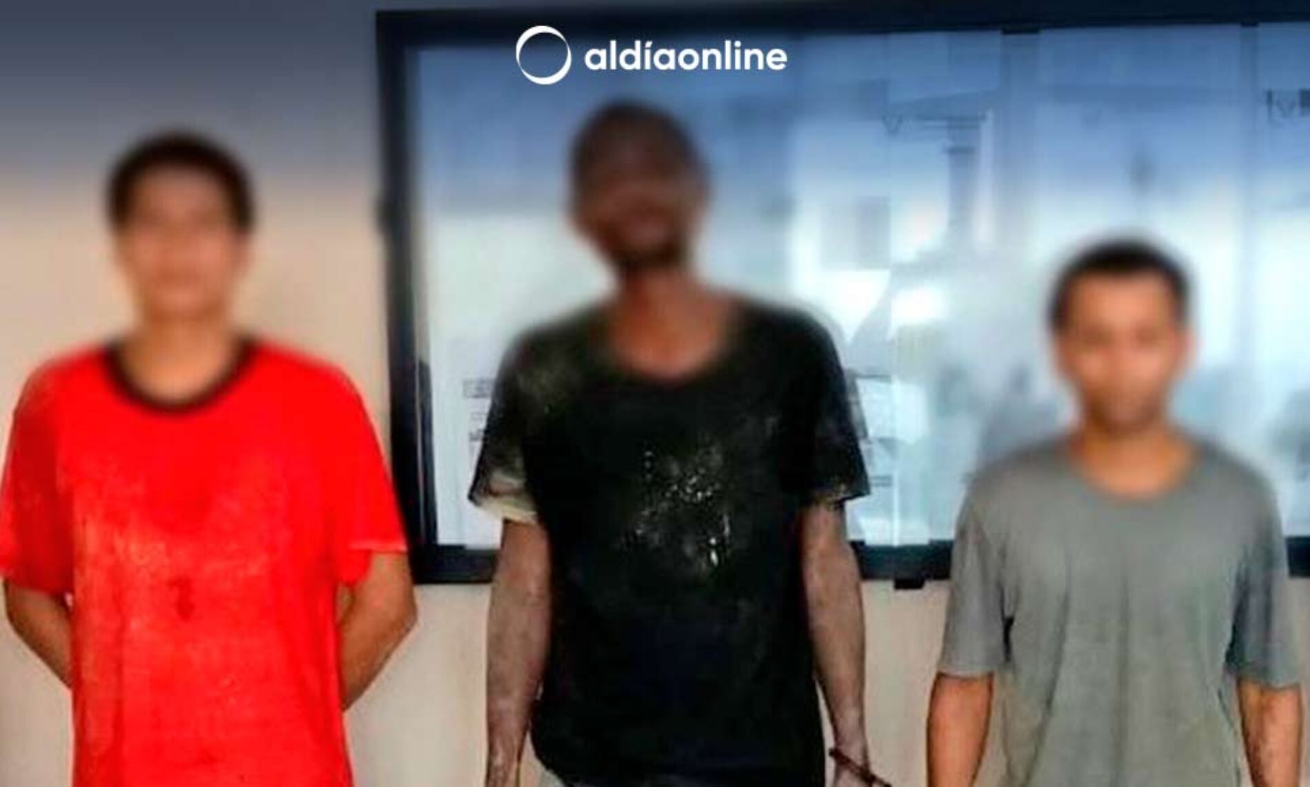 POLICÍA APREHENDIÓ A TRES PRESUNTOS INTEGRANTES DE ‘LOS LOBOS’ EN ESMERALDAS