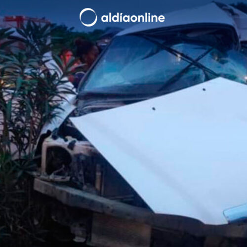 UNA PERSONA ATRAPADA Y HERIDOS EN ACCIDENTE DE TRÁNSITO EN LA VÍA A LA COSTA
