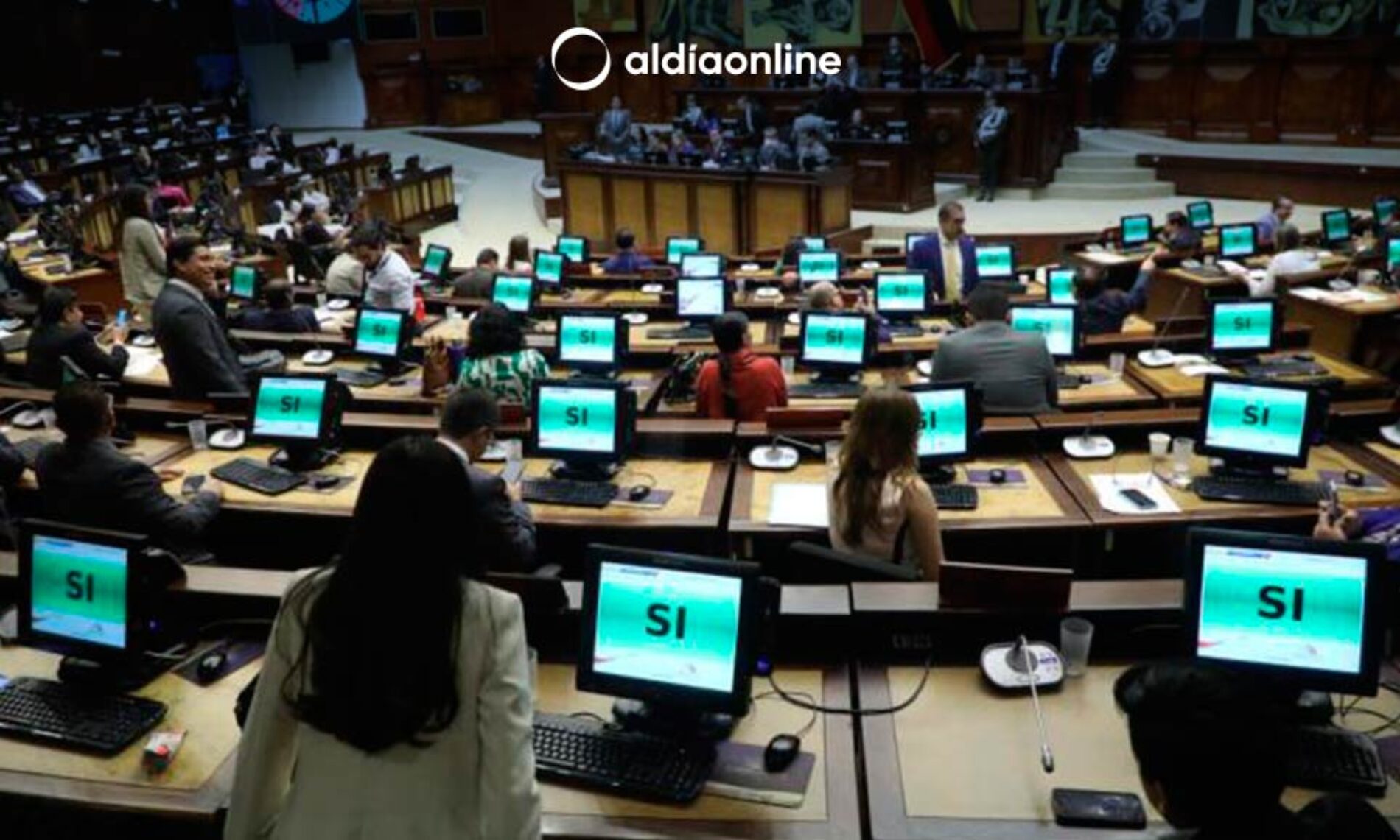 ASAMBLEA APRUEBA RESOLUCIÓN EN LA QUE CALIFICA DE “FRAUDE ELECTORAL” EL RESULTADO DE LAS ELECCIONES EN VENEZUELA