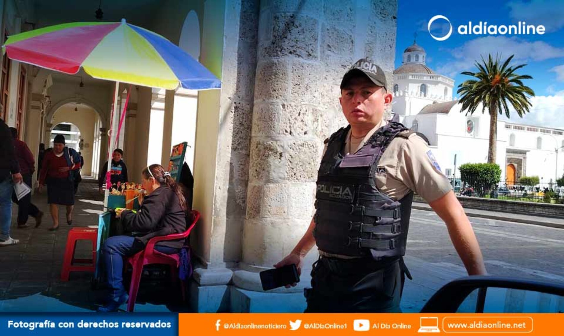 CUESTINADA PRESENCIA POLICIAL EN EXTERIORES DEL MUNICIPIO POR CONCEJAL XAVIER CAJILEMA(VIDEO)