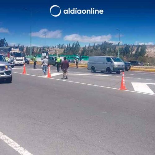 VÍA E35 FUE INTERRUMPIDO EL TRÁFICO POR MANIFESTANTES EN CONTRA DEL ALZA DEL PRECIO DE COMBUSTIBLES