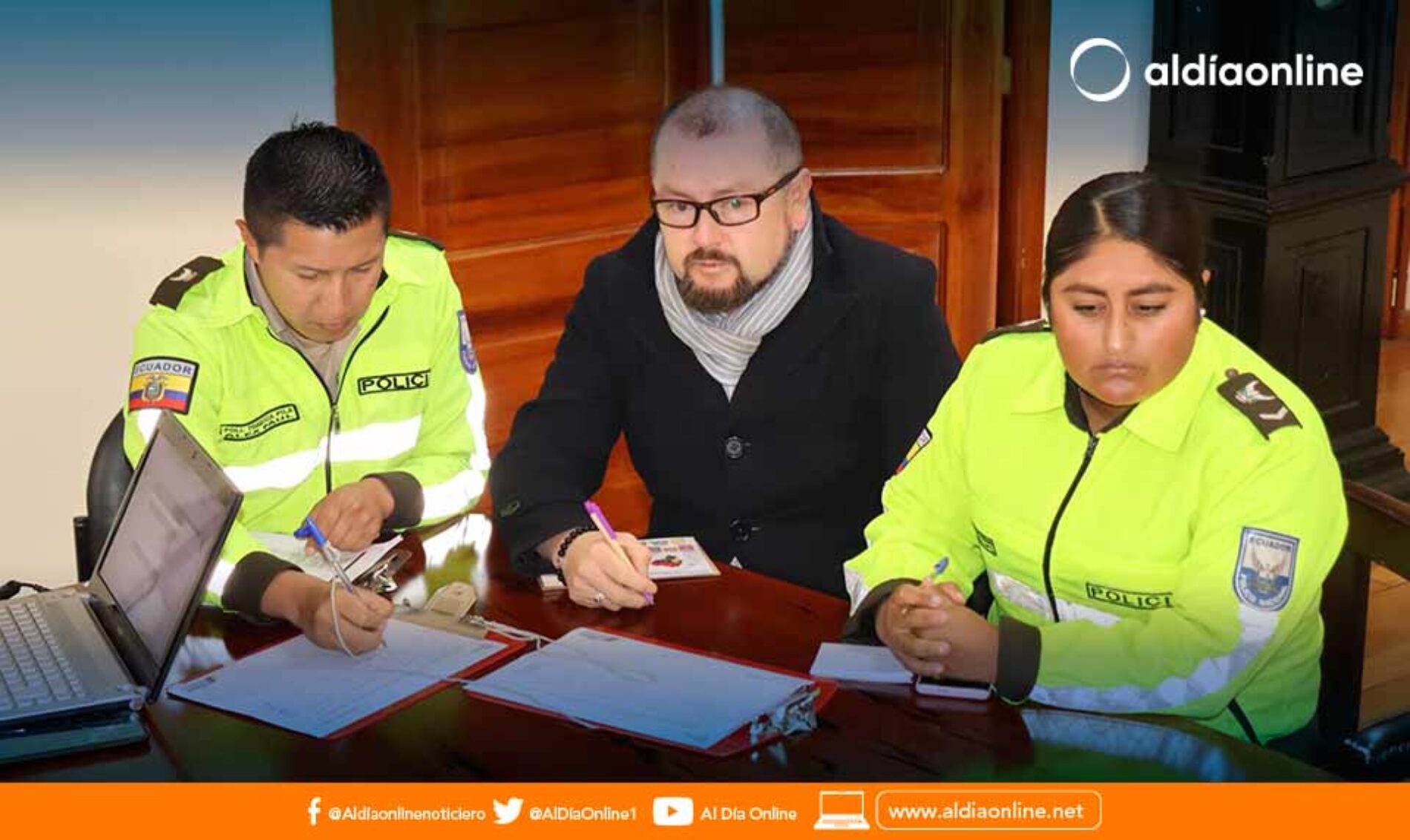 GOBERNACIÓN DE COTOPAXI MANTUVO REUNIÓN CON REPRESENTANTES DE GREMIOS, AUTORIDADES DE TODA LA PROVINCIA PARA FOMENTAR EL TRANSPORTE SEGURO