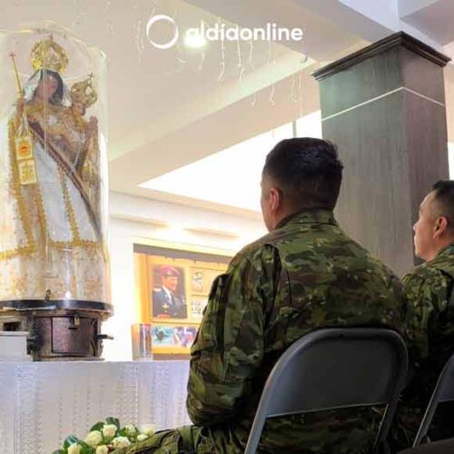 SOLDADOS DE FUERZAS ESPECIALES RECIBEN VISITA DE LA GENERALÍSIMA DE LAS FUERZAS ARMADAS