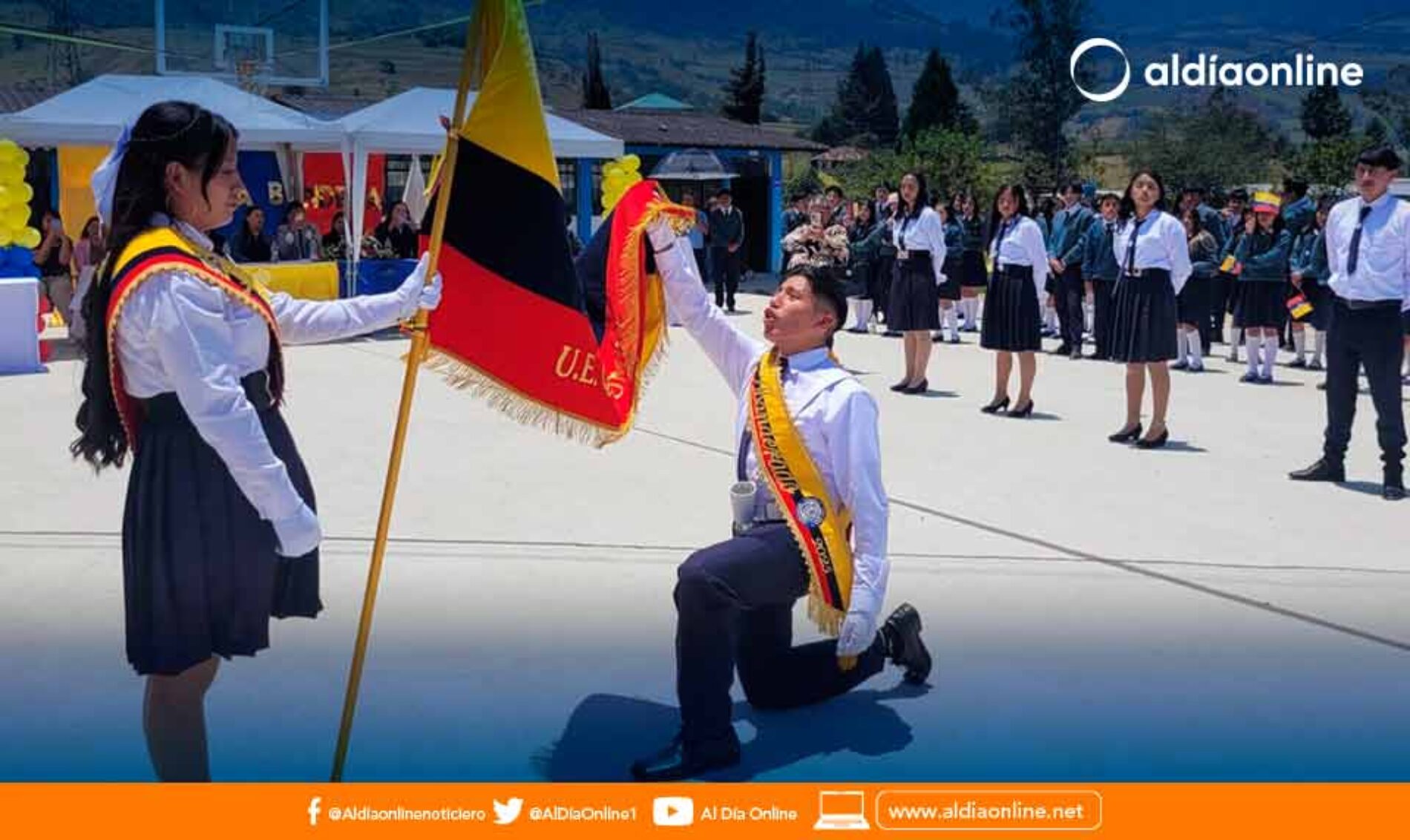 ESTUDIANTES DE LA ZONA 3 RINDIERON HOMENAJE AL TRICOLOR NACIONAL