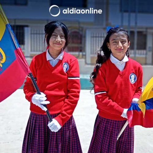 ESTUDIANTES DE LA ZONA 3 RINDIERON HOMENAJE AL TRICOLOR NACIONAL