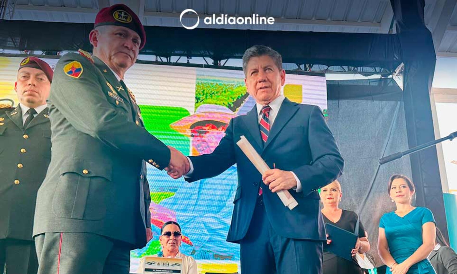 LA PREFECTURA DE LOS RÍOS OTORGA RECONOCIMIENTO AL MÉRITO INSTITUCIONAL A LOS SOLDADOS DE LA BRIGADA DE FUERZAS ESPECIALES NO. 9 PATRIA
