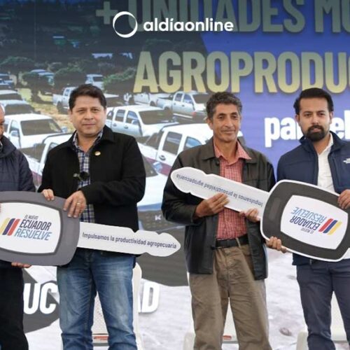 PRESIDENTE NOBOA ENTREGA CAMIONETAS SUBVENCIONADAS PARA EL AGRO Y ANUNCIA CONDONACIÓN DE DEUDAS A JUNTAS DE AGUA