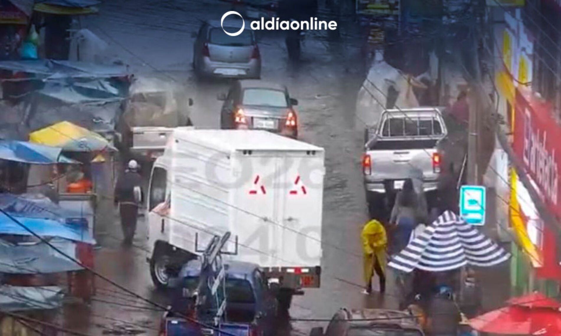 UNA FUERTE LLUVIA SE REPORTA EN QUITO, LA TARDE DE ESTE 2 DE OCTUBRE