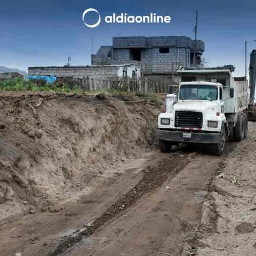 ARRANCARON TRABAJOS DE ASFALTADO EN LA VÍA CAMINO REAL EN EL CANTÓN SALCEDO