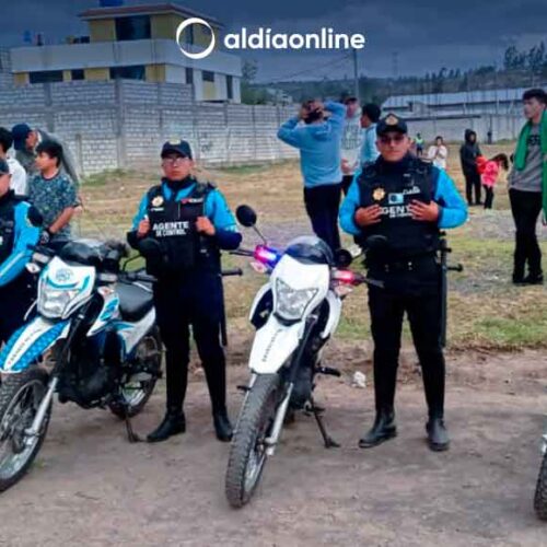 AGENTES DE CONTROL EN LATACUNGA TRABAJA EN FERIADO PARA BRINDAR SEGURIDAD A CIUDADANOS