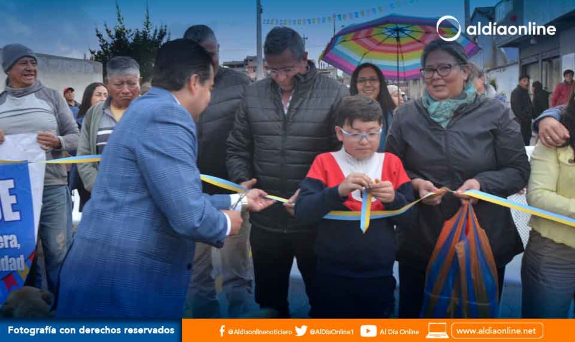 MUNICIPIO DE LATACUNGA INAUGURÓ ADOQUINADO EN AV. SICALPAS DEL BARRIO LA COCHA (VIDEO)