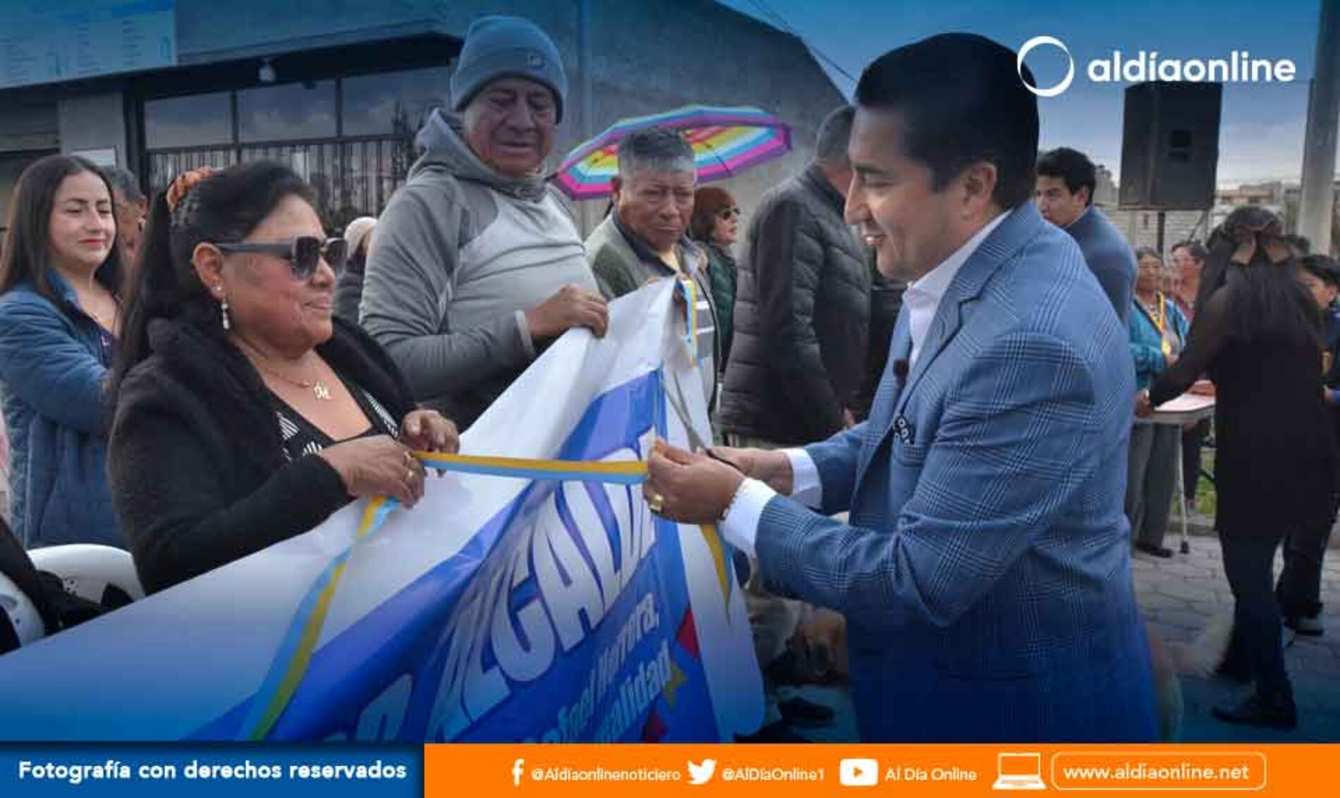 MUNICIPIO DE LATACUNGA INAUGURÓ ADOQUINADO EN AV. SICALPAS DEL BARRIO LA COCHA (VIDEO)