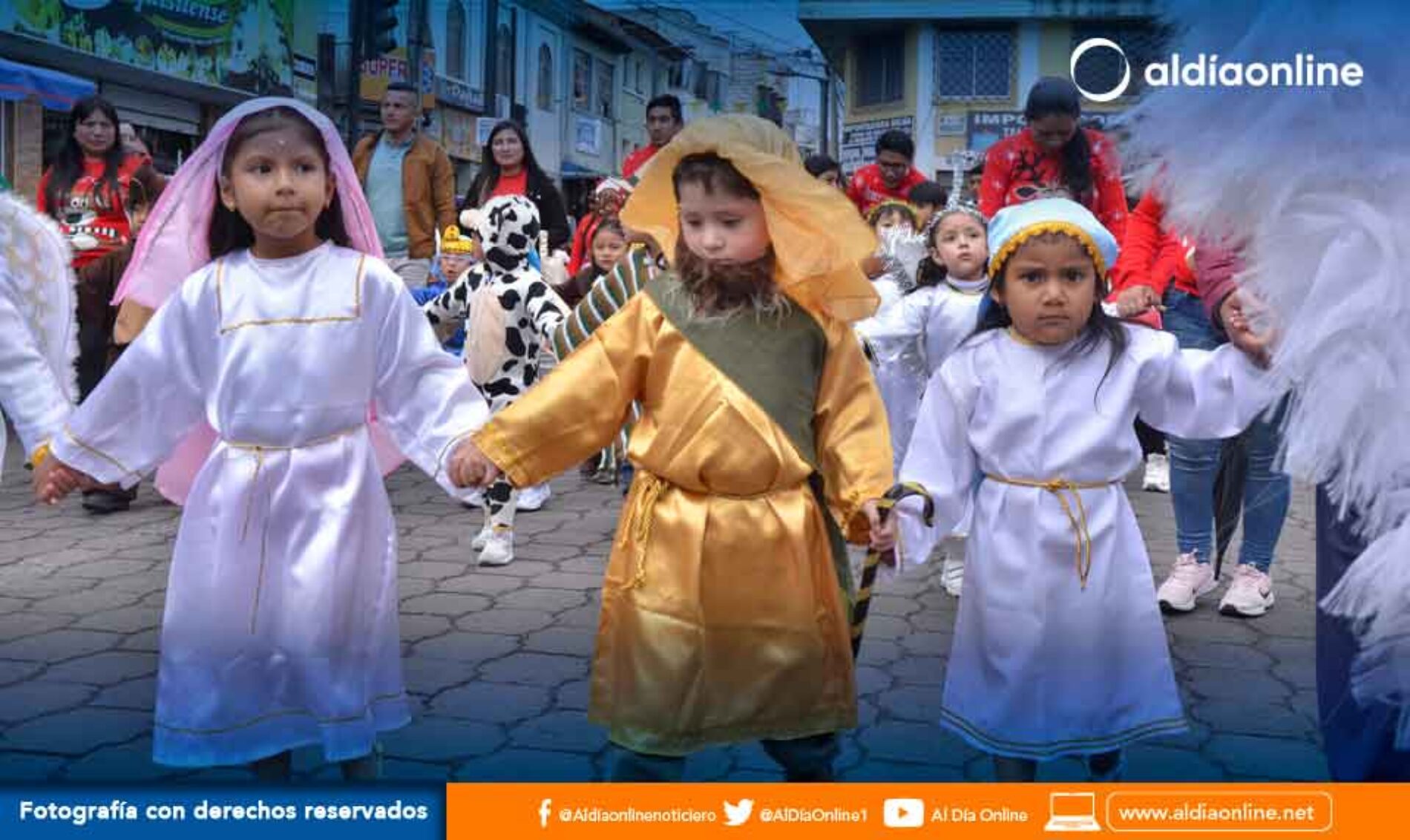 SAQUISILÍ VIVIÓ EL DESFILE “DULCE NAVIDAD” ORGANIZADO POR LA MUNICIPALIDAD (VIDEO)