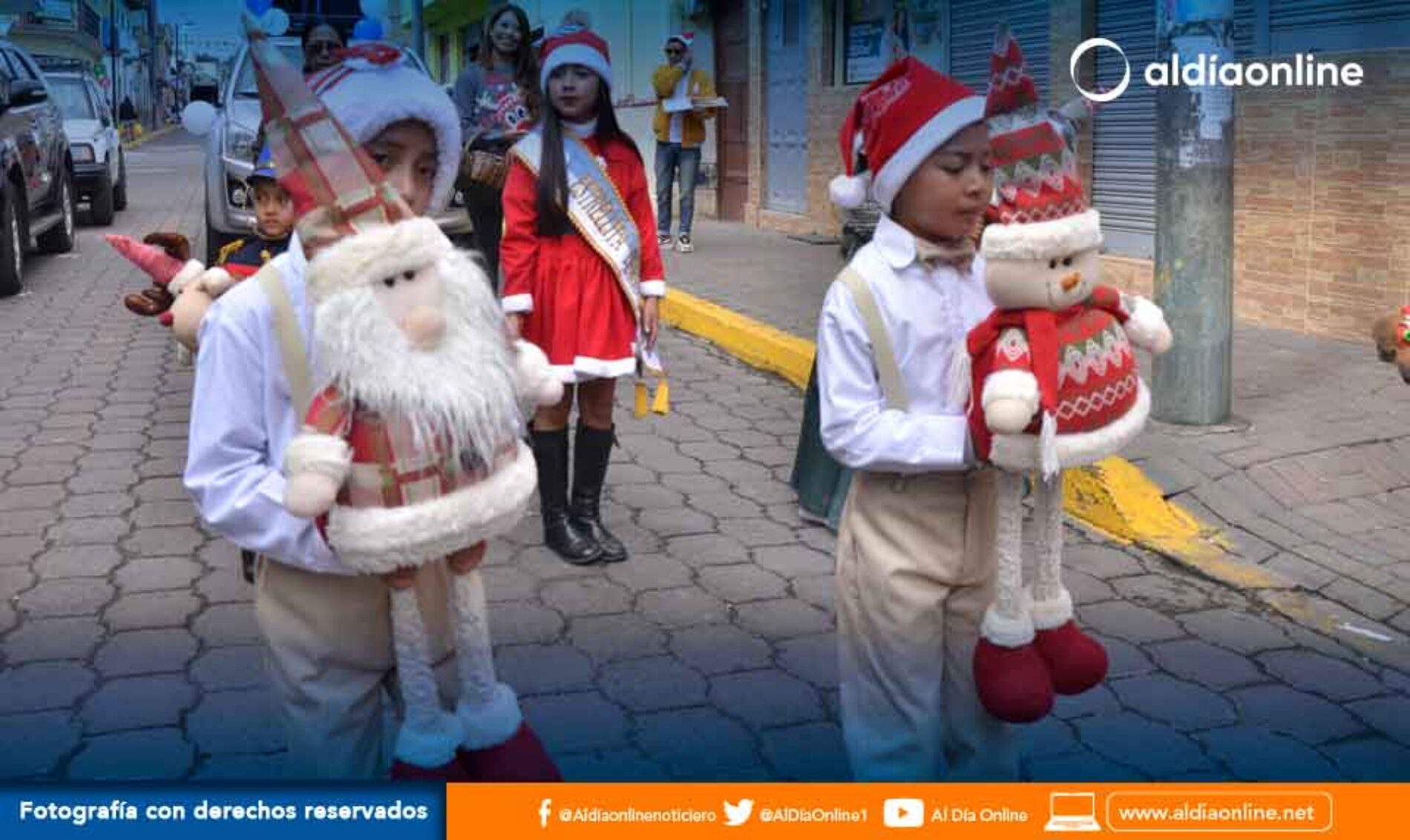 SAQUISILÍ VIVIÓ EL DESFILE “DULCE NAVIDAD” ORGANIZADO POR LA MUNICIPALIDAD (VIDEO)