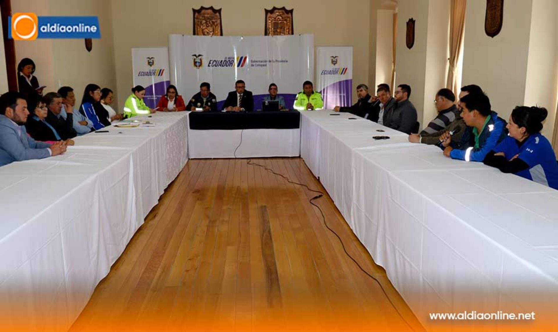 AUTORIDADES DE  COTOPAXI TOMAN MEDIDAS DE SEGURIDAD EN GASOLINERAS