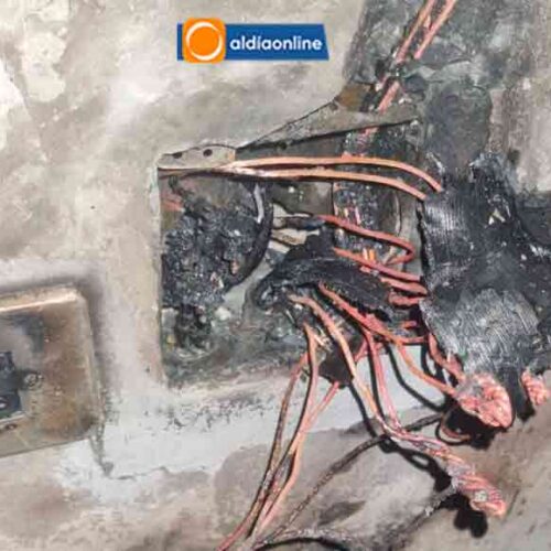 INCENDIO EN LABORATORIO DEL COLEGIO RAMÓN BARBA NARANJO EN LATACUNGA FUE CONTROLADO A TIEMPO
