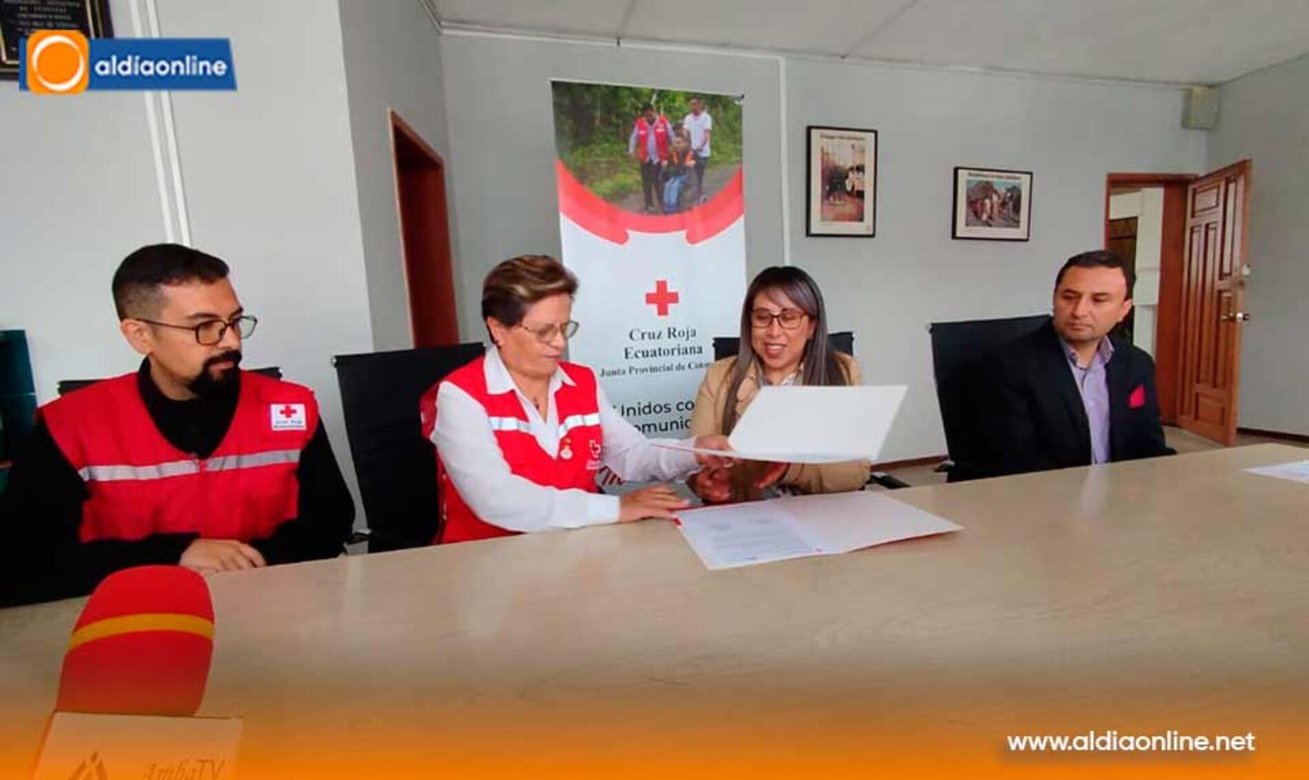 CRUZ ROJA COTOPAXI Y CÁMARA DE COMERCIO DE LATACUNGA FIRMAN CONVENIO DE COOPERACIÓN EN BENEFICIO DE LA COMUNIDAD.(VIDEO)