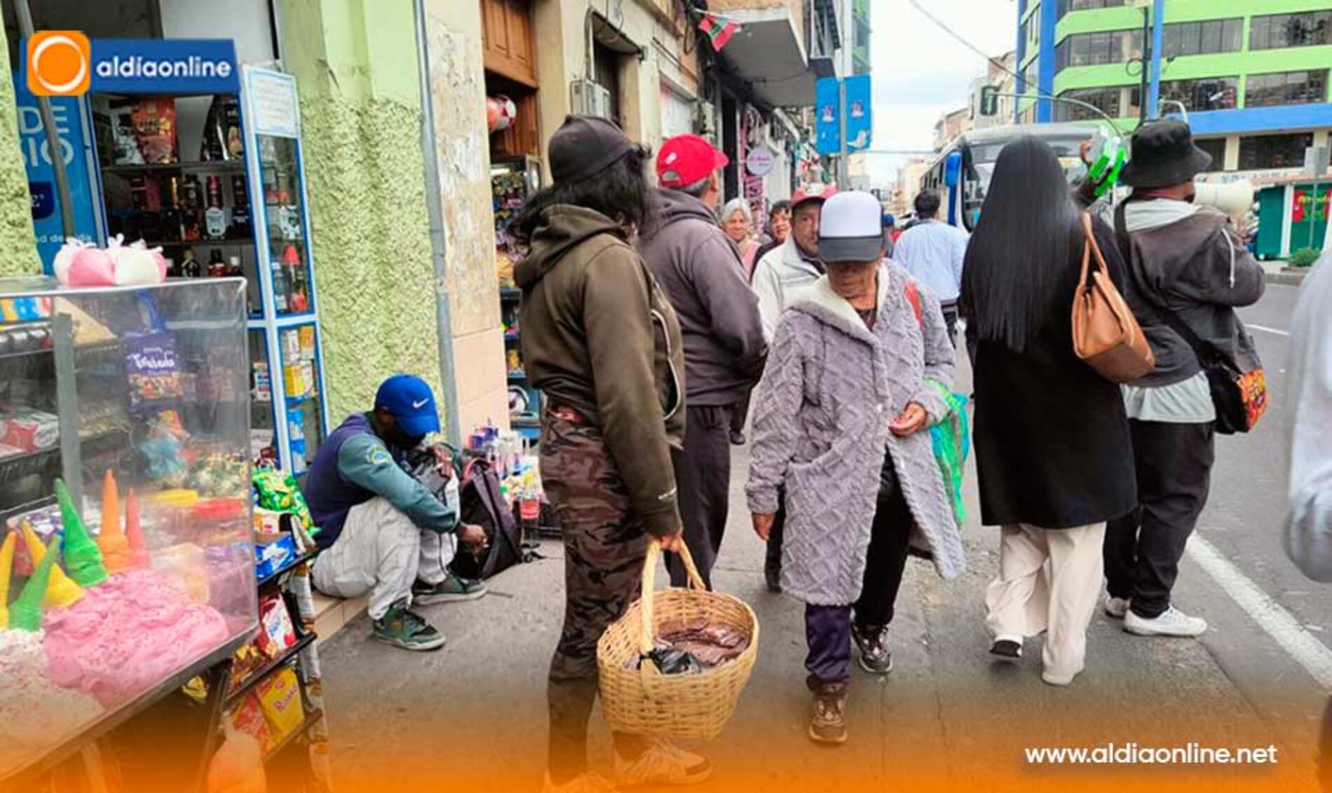 VENDEDORES INFORMALES EXPENDEN DROGA CAMUFLADA EN CARAMELOS