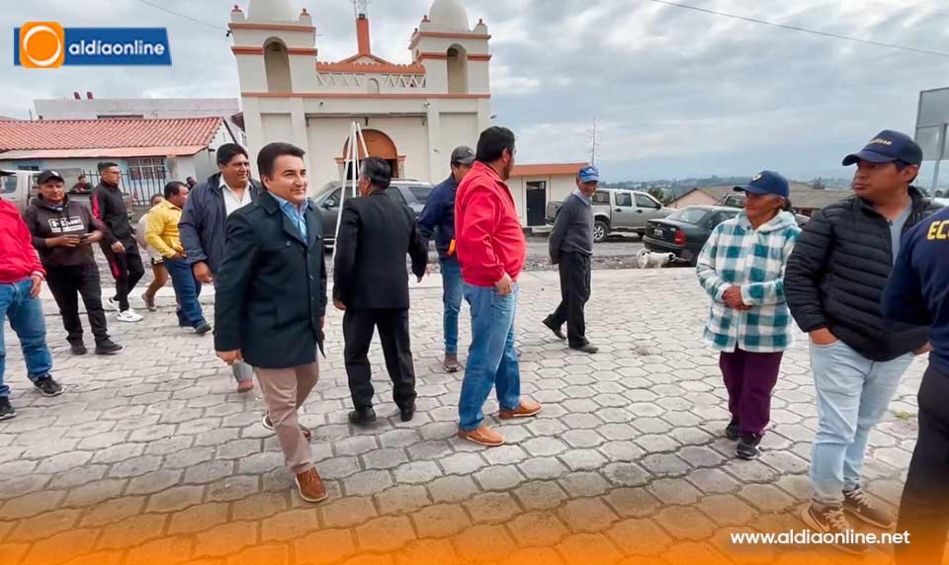 MÁS DE 300 MIL DÓLARES SE DESIGNAN PARA EL ASFALTADO DE LA VÍA PILLING, LANGUALÓ CHICO EN ALAQUEZ.