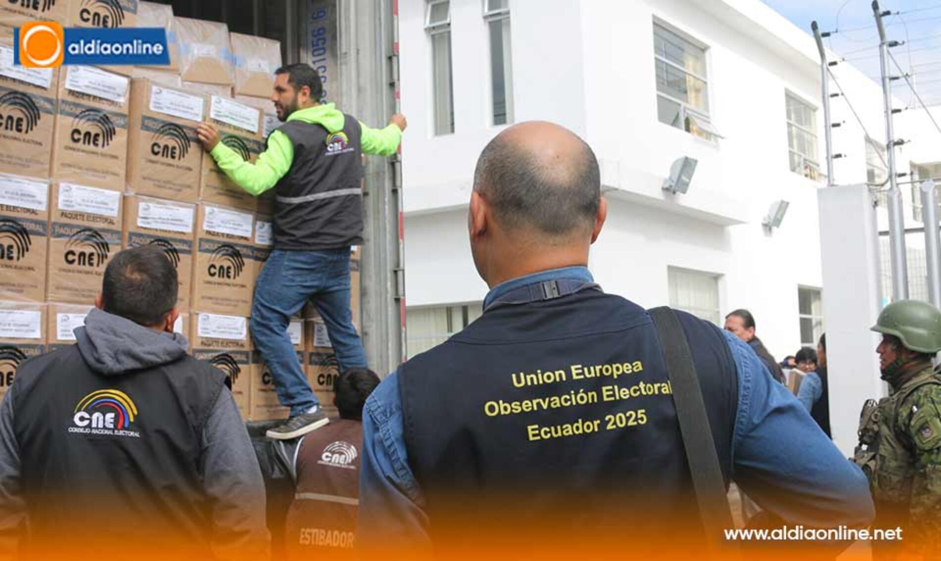  1198 PAQUETES ELECTORALES LLEGARON A COTOPAXI