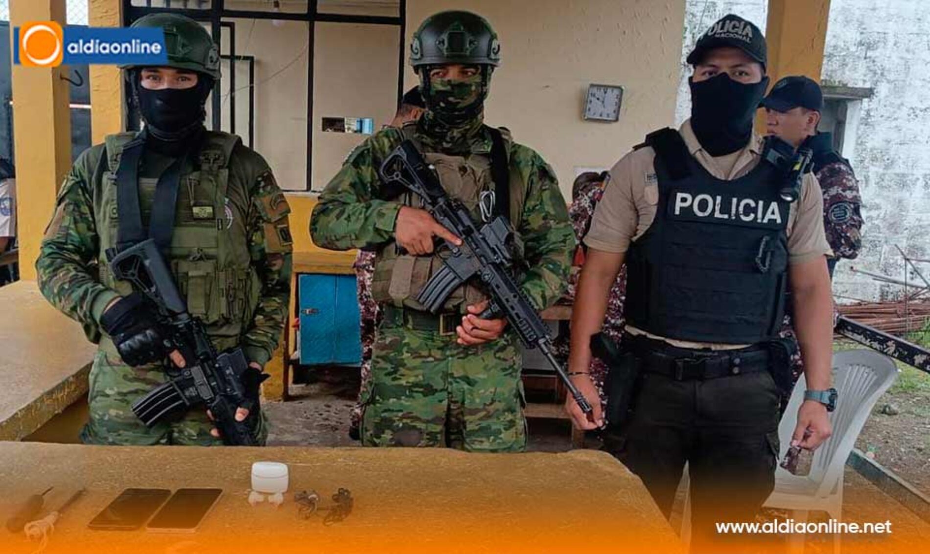 SOLDADOS DEL EJÉRCITO DECOMISAN GRAN OBJETOS PROHIBIDOS EN CENTRO PENITENCIARIO