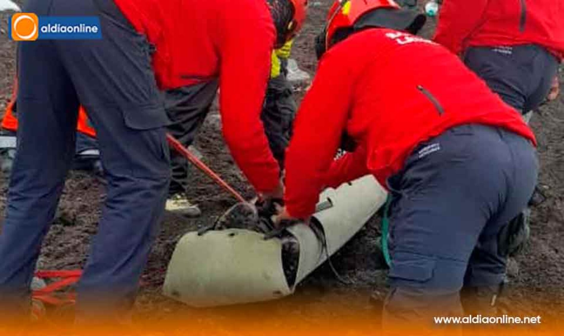 BOMBEROS DE LATACUNGA RECUPERAN CUERPO DE ESTADOUNIDENSE EN EL GLACIAR DEL VOLCÁN COTOPAXI