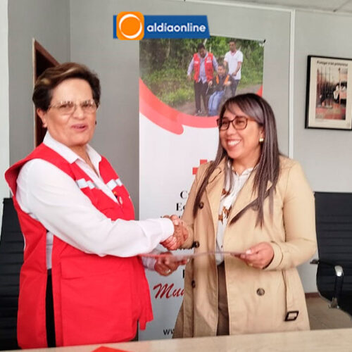 CRUZ ROJA COTOPAXI Y CÁMARA DE COMERCIO DE LATACUNGA FIRMAN CONVENIO DE COOPERACIÓN EN BENEFICIO DE LA COMUNIDAD.(VIDEO)