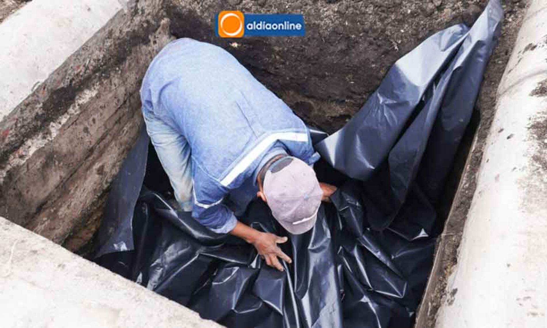 RESTOS ARQUEOLÓGICOS SON GUARDADOS EN LA PLAZA SUCRE DE LA CIUDAD DE PUJILÍ