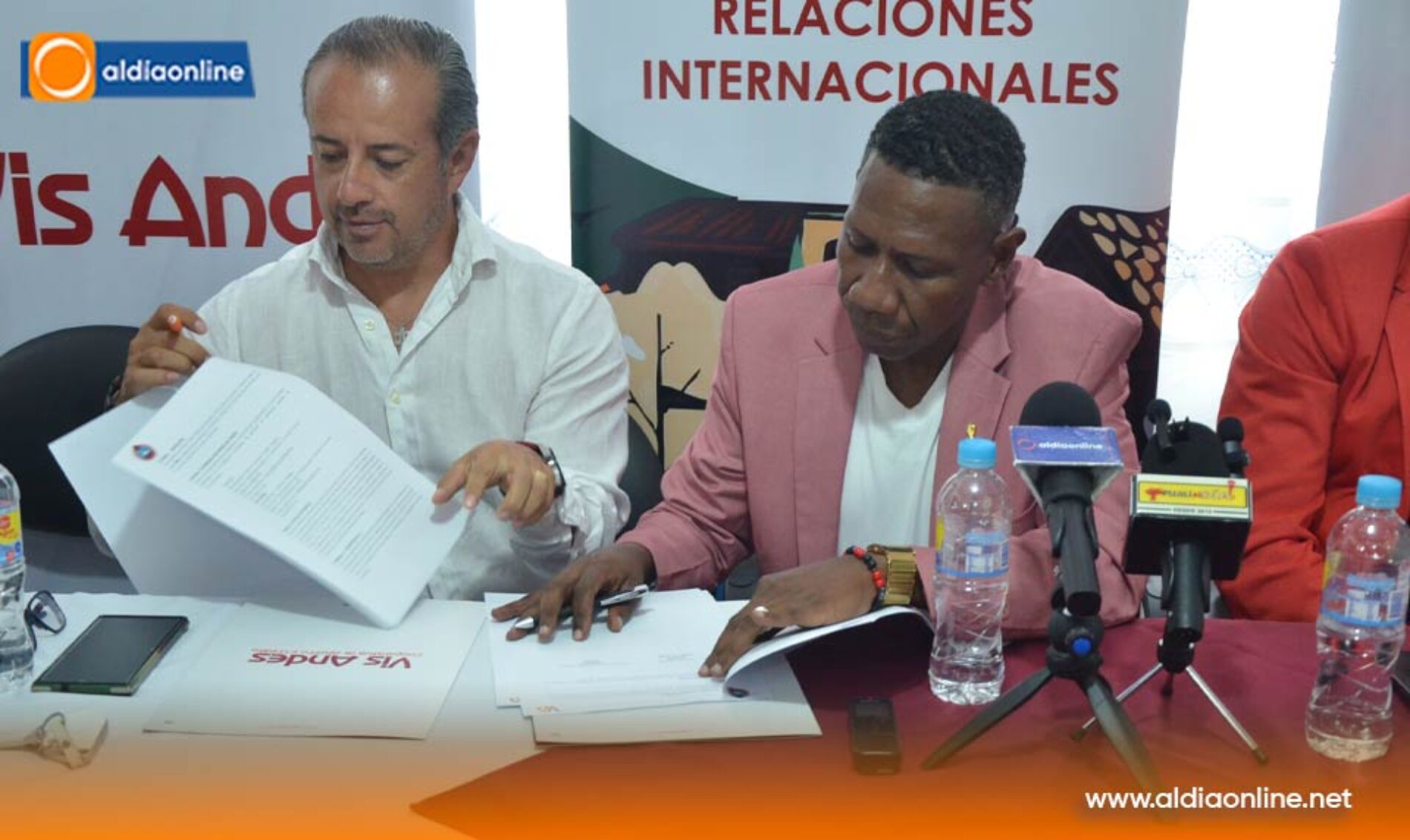 VIS ANDES Y ASO. FÚTBOL PROFESIONAL DE COTOPAXI FIRMAN CONVENIO Y ALIANZA ESTRATÉGICA (VIDEOS)