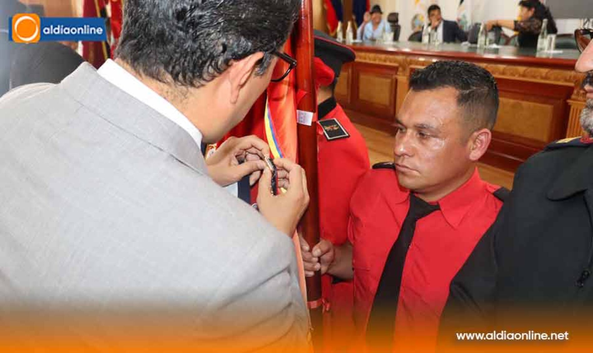 GOBERNADOR DE COTOPAXI PARTICIPÓ EN LA SESIÓN POR LOS 174 AÑOS DE PROVINCIALIZACIÓN