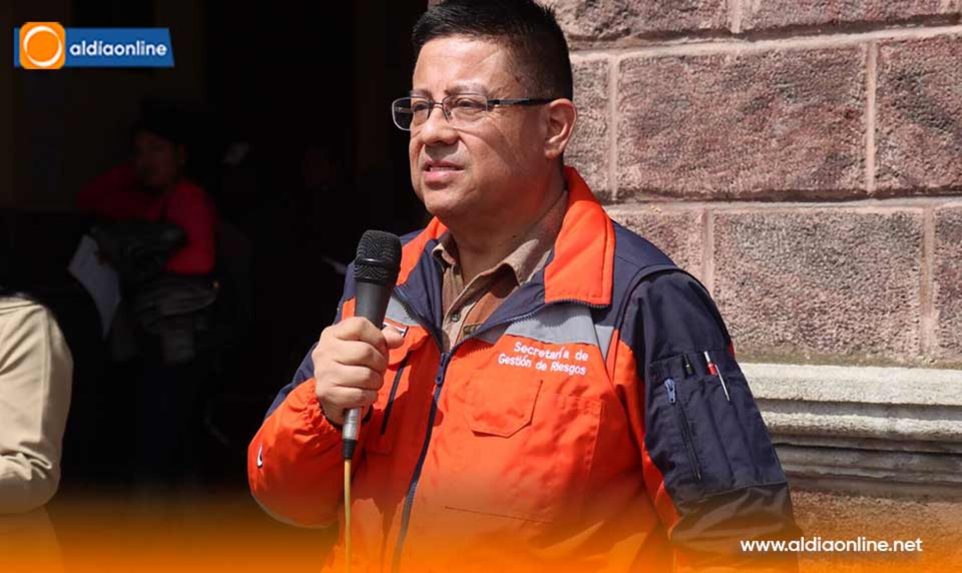 GOBERNADOR DE COTOPAXI ENTREGA SEÑALÉTICAS AL GAD MUNICIPAL DE SALCEDO