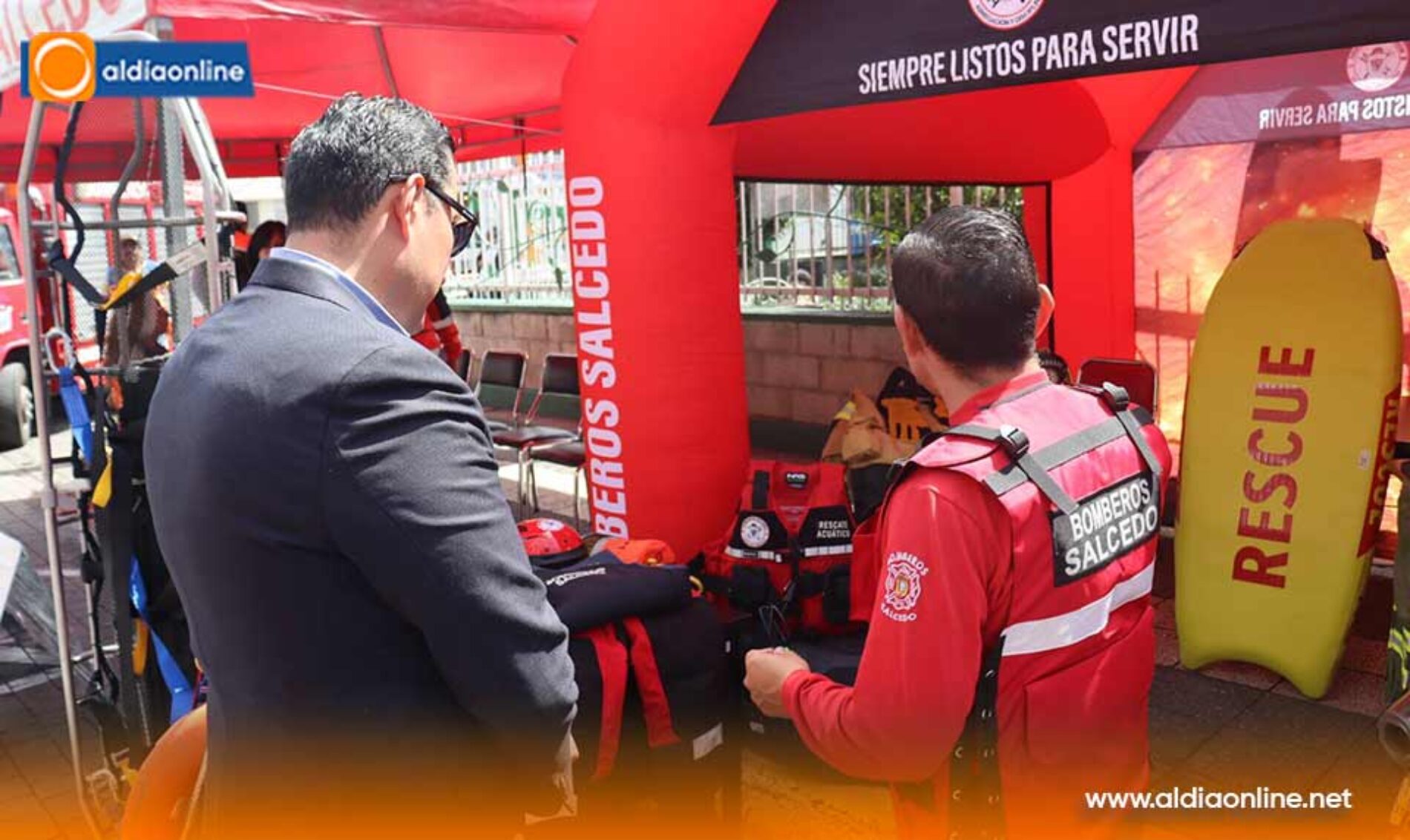 GOBERNADOR DE COTOPAXI ENTREGA SEÑALÉTICAS AL GAD MUNICIPAL DE SALCEDO