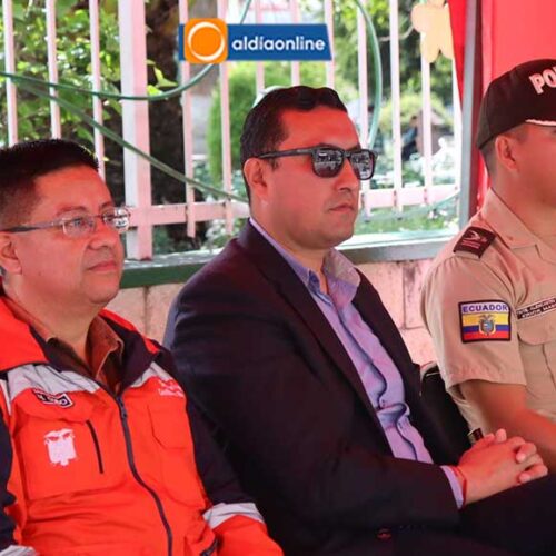 GOBERNADOR DE COTOPAXI ENTREGA SEÑALÉTICAS AL GAD MUNICIPAL DE SALCEDO