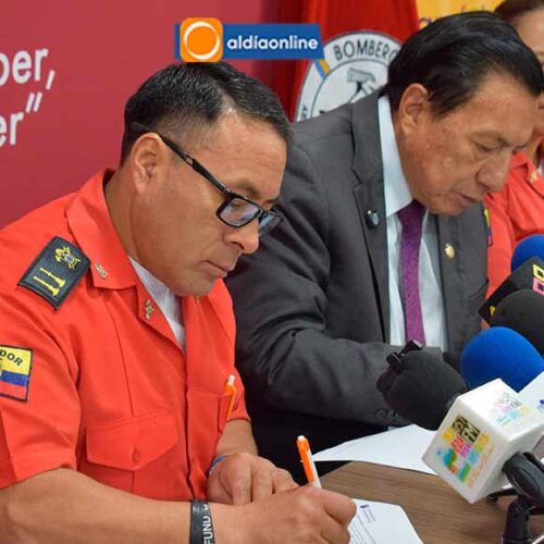 FIRMA DE CONVENIO ENTRE EL CUERPO DE BOMBEROS DE LATACUNGA Y LA UNIVERSIDAD INDOAMÉRICA