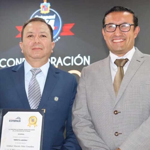 GOBERNADOR DE COTOPAXI PARTICIPÓ EN LA SESIÓN POR LOS 174 AÑOS DE PROVINCIALIZACIÓN
