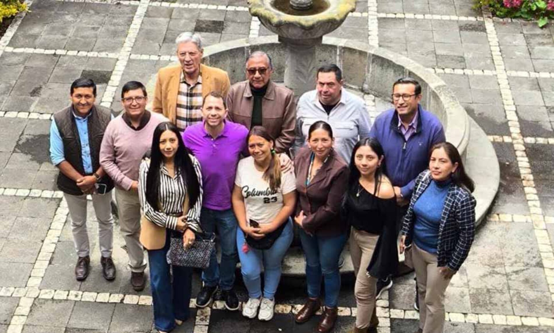 MINISTRO DE PRODUCCIÓN MANTUVO REUNIÓN CON LA CÁMARA DE COMERCIO Y VARIOS GREMIOS DE COTOPAXI