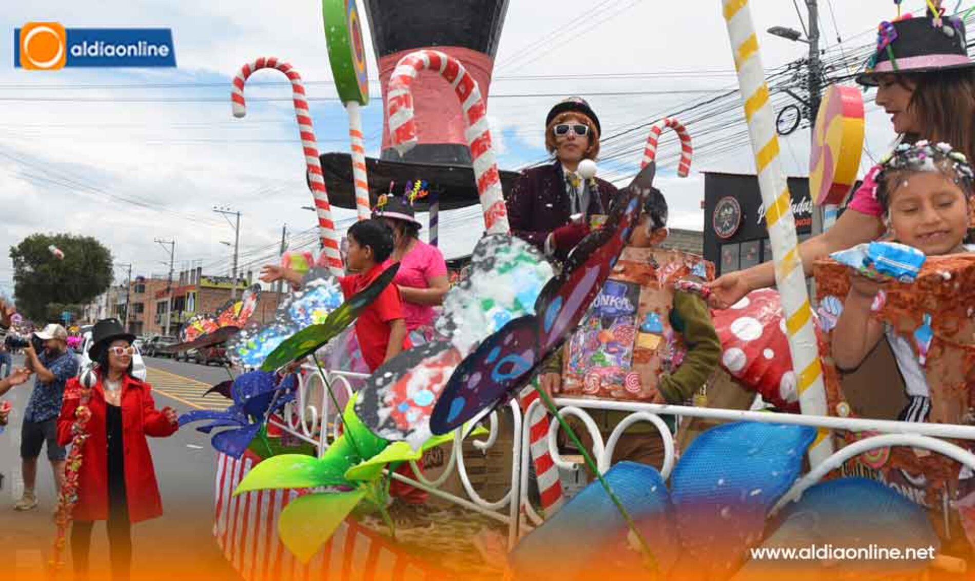 EL CARNAVAL DE LA ALEGRÍA 2025 “DILE SÍ A LA VIDA” RECORRIÓ CALLES DE LATACUNGA (VIDEOS)
