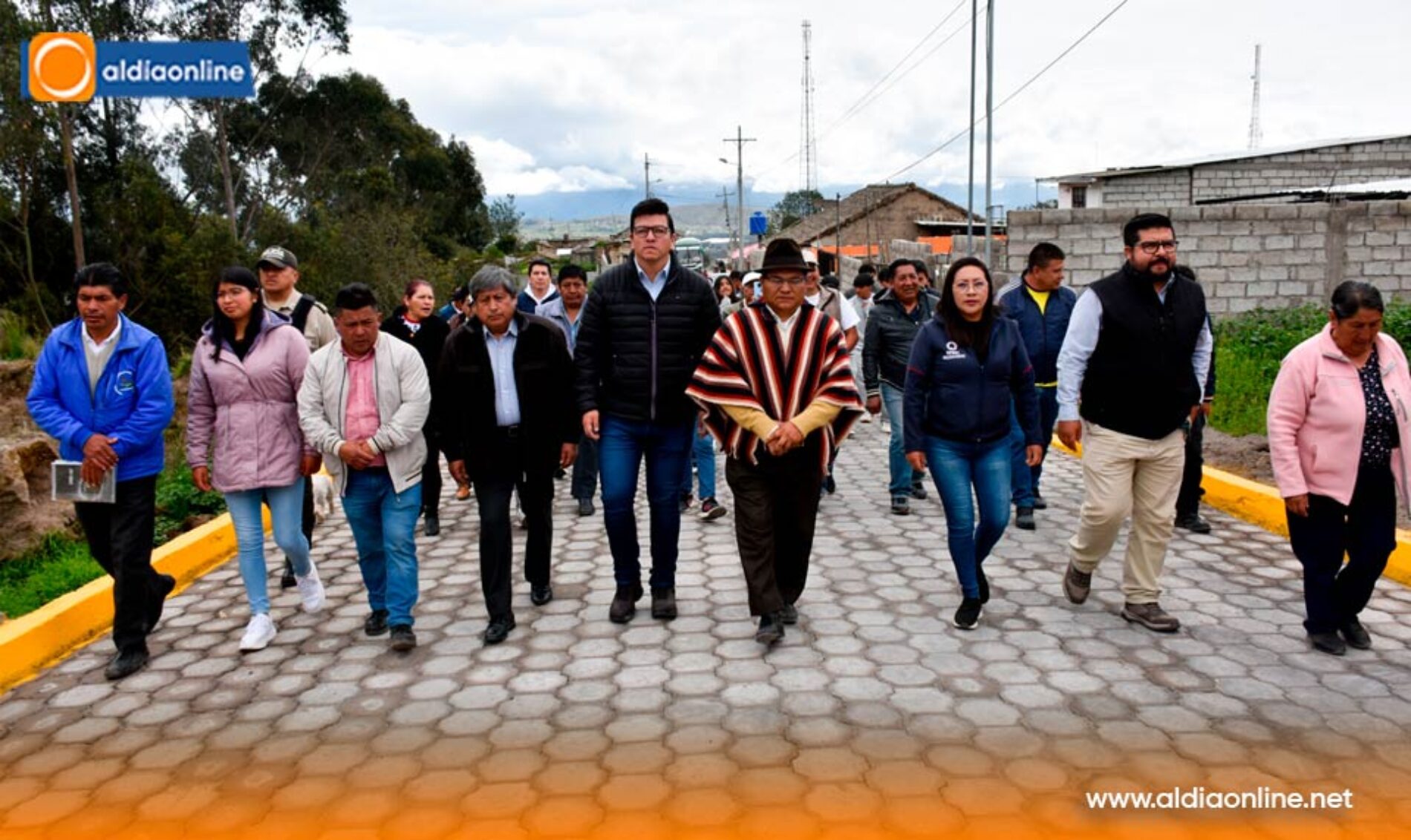ALCALDÍA DE SALCEDO APERTURA EL ADOQUINADO DE LA CALLE 9 DE OCTUBRE EN CUSUBAMBA