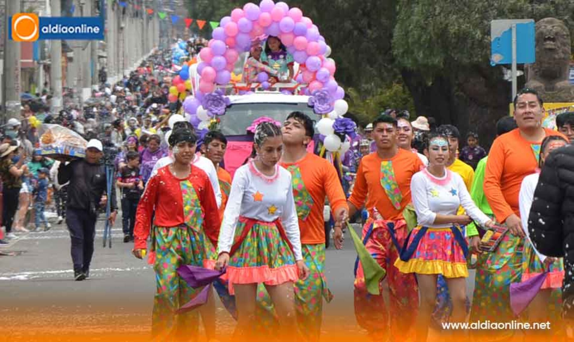 EL CARNAVAL DE LA ALEGRÍA 2025 “DILE SÍ A LA VIDA” RECORRIÓ CALLES DE LATACUNGA (VIDEOS)