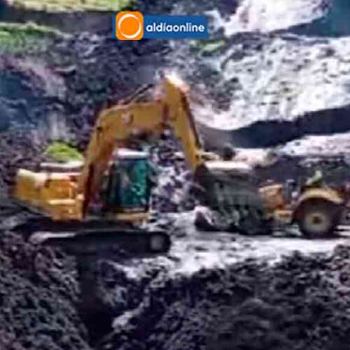 APOYO OPORTUNO DE CONTRATISTA DE PREFECTURA DE COTOPAXI PERMITIÓ REHABILITAR TRAMO DE VÍA ANGAMARCA- APAHUA