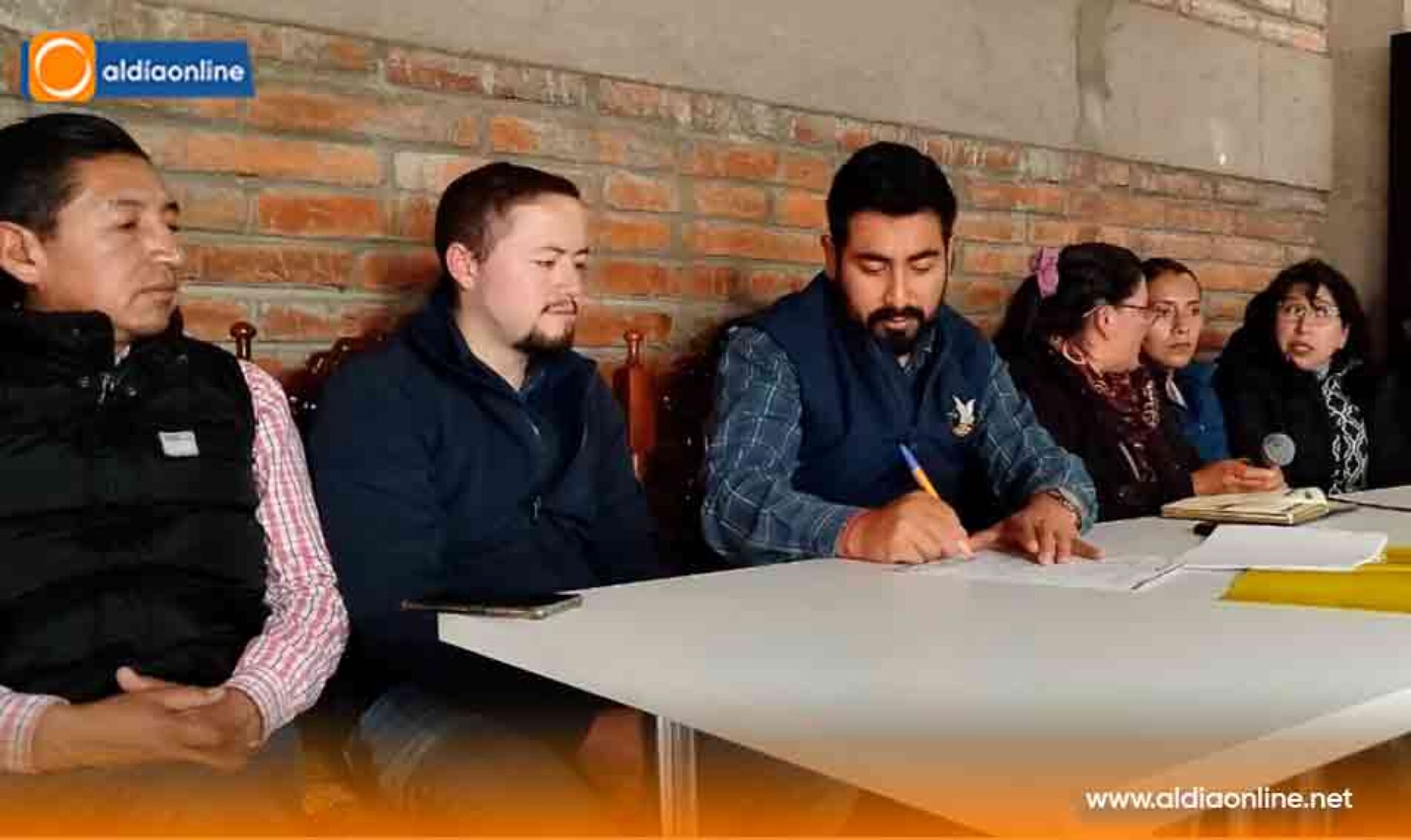 GAD.P GUAYTACAMA FIRMA CONTRATO DE INICIO DE ADOQUINADO DEL ANILLO VIAL DE CUICUNO.(VIDEOS)