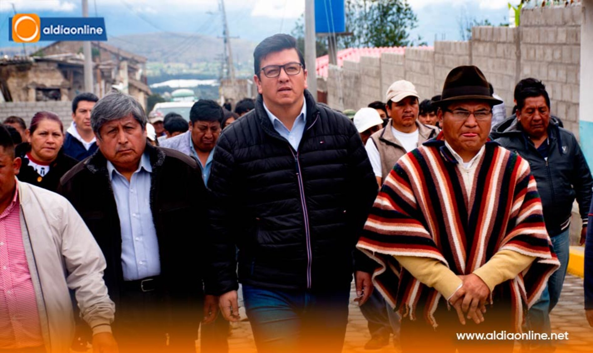 ALCALDÍA DE SALCEDO APERTURA EL ADOQUINADO DE LA CALLE 9 DE OCTUBRE EN CUSUBAMBA
